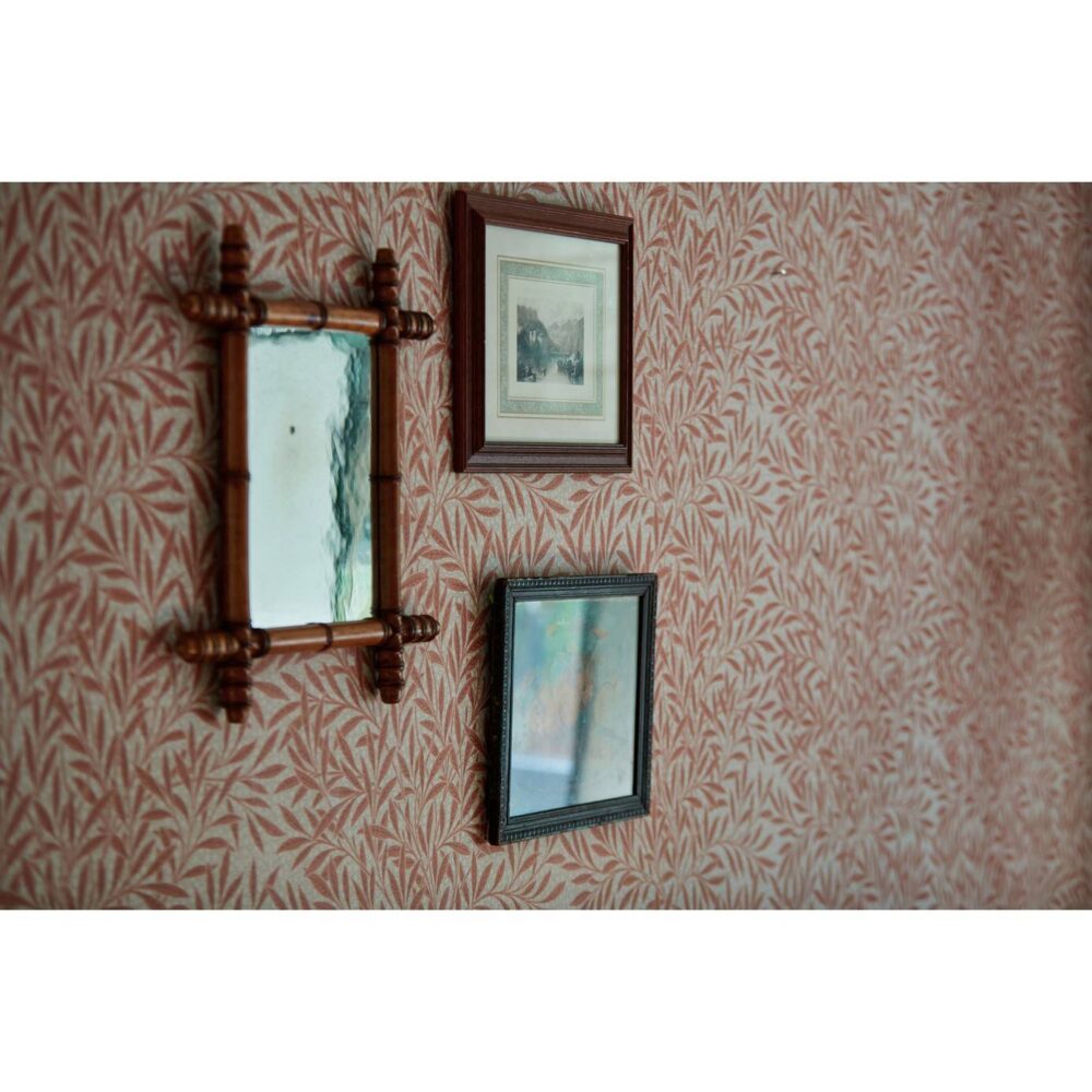 Emerys Willow Wallpaper - Chrysanthemum Pink from