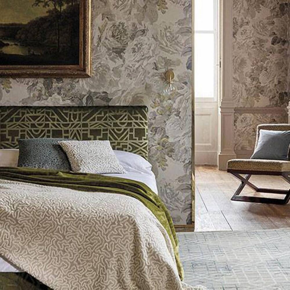 Rose Absolute Wallpaper - Linen / Gold from