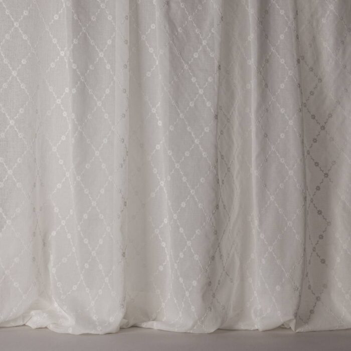 Betony Trellis Fabric - White fabric swatch F2310-01