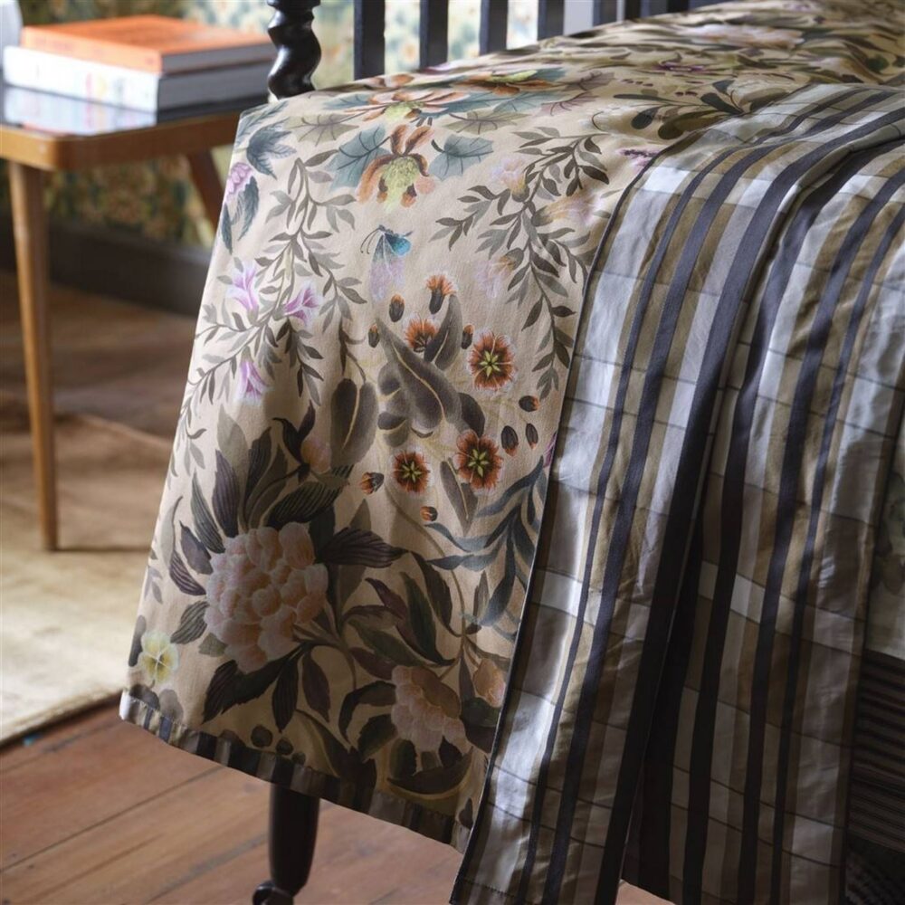 Karakusa Fabric - Tuberose from