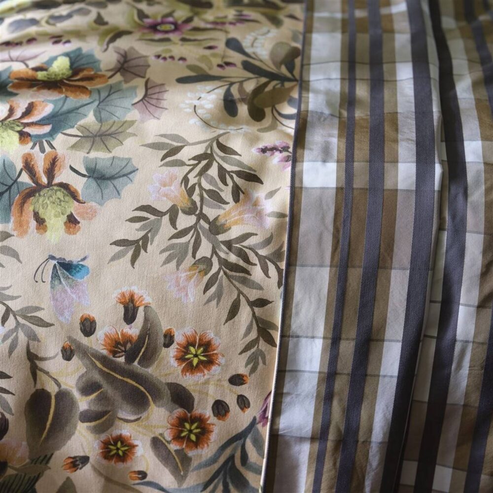 Karakusa Fabric - Tuberose from