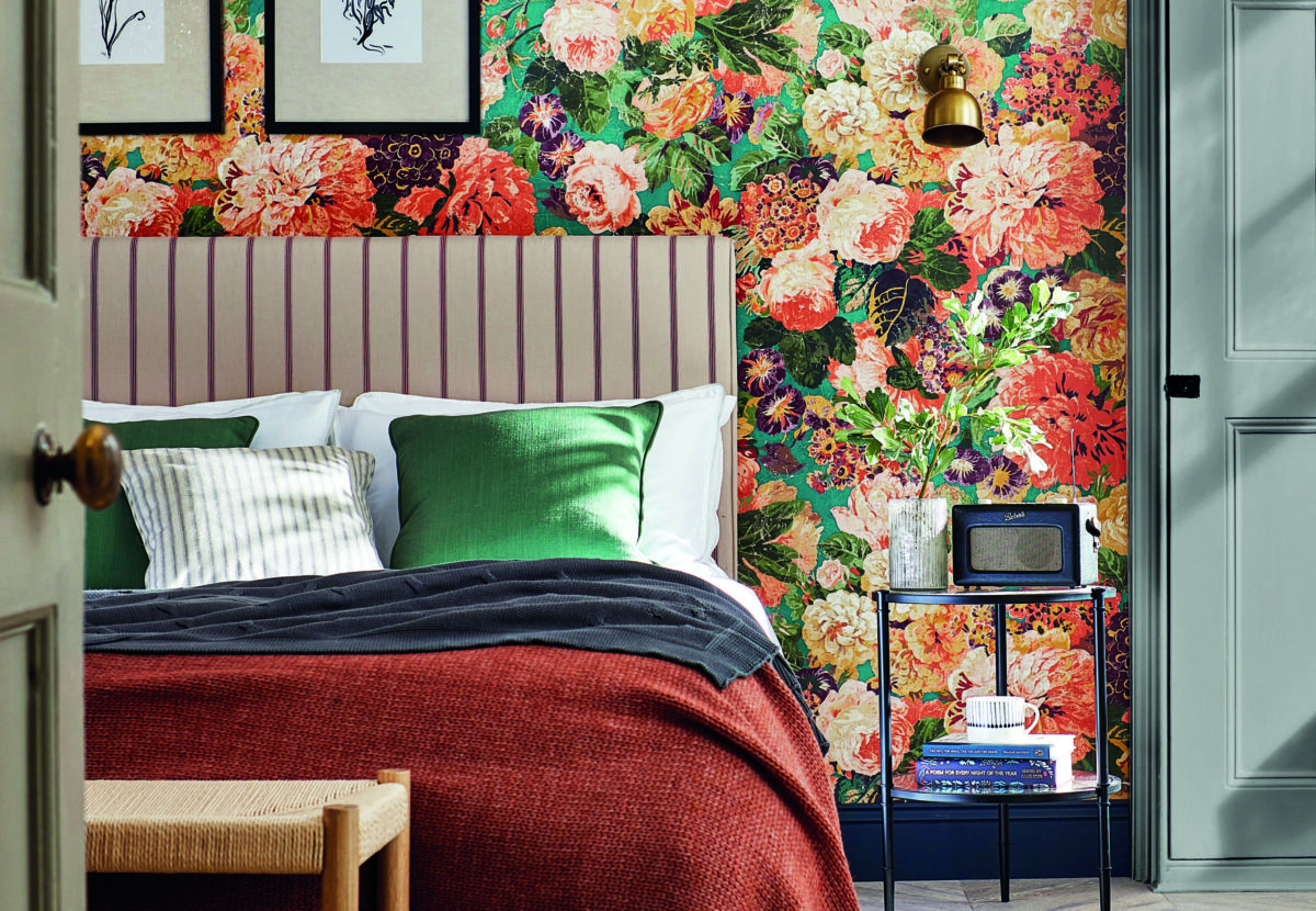 New Tiger Stripe Wallpaper - Leaf Green / Ivory from