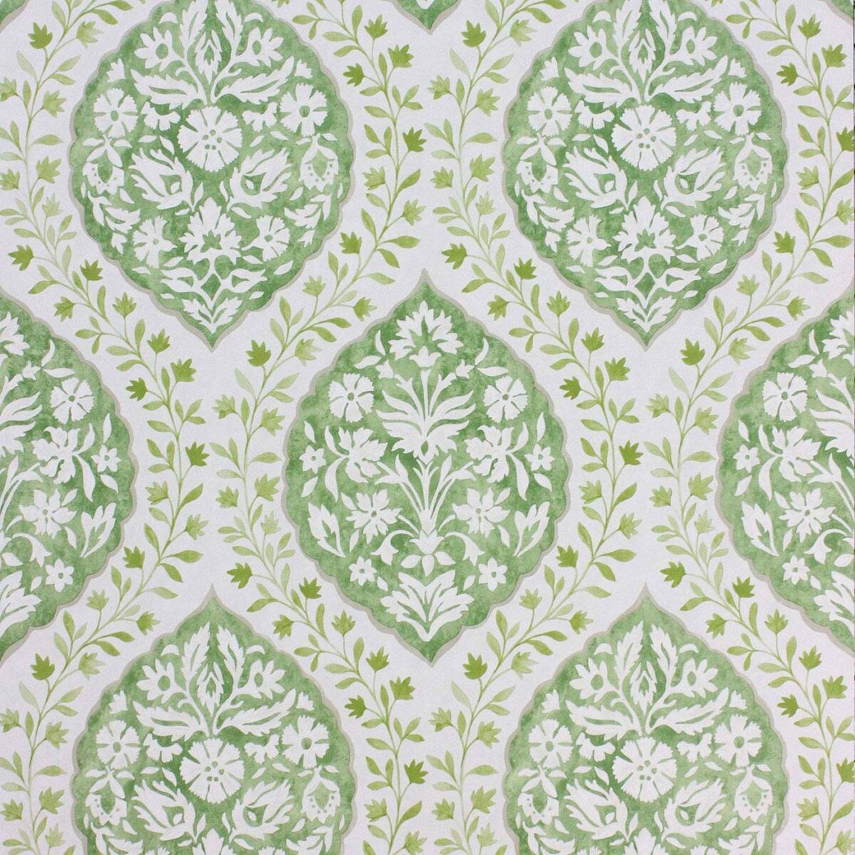 Marguerite Wallpaper - Green / Ivory by green botanical wallpaper from nina campbell