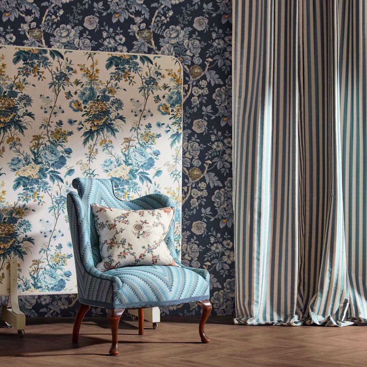 Lakeland Paradis Wallpaper - Poppinjay / Lion by Lakeland Paradis Wallpaper - Poppinjay / Lion from