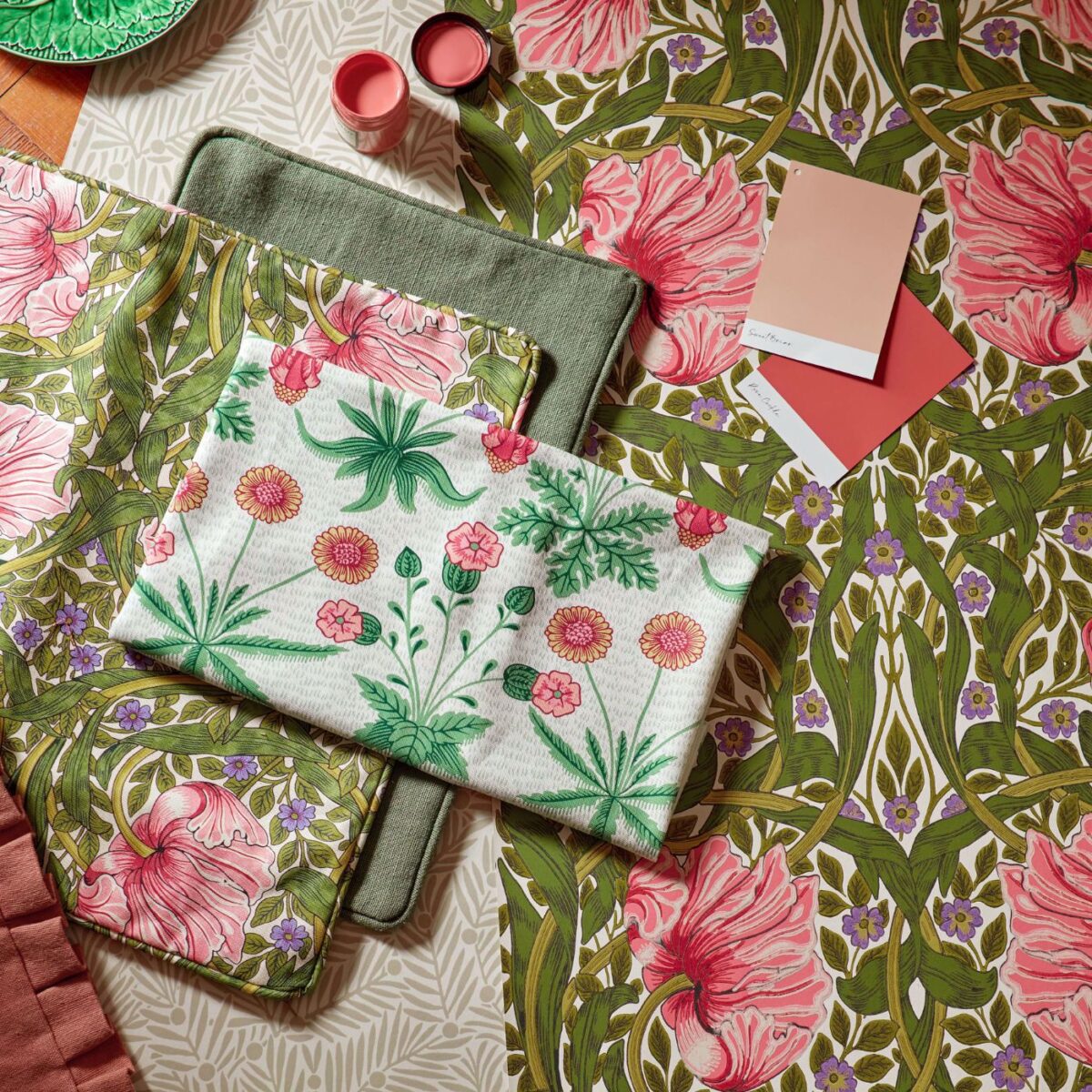 Daisy Fabric - Strawberry Fields from