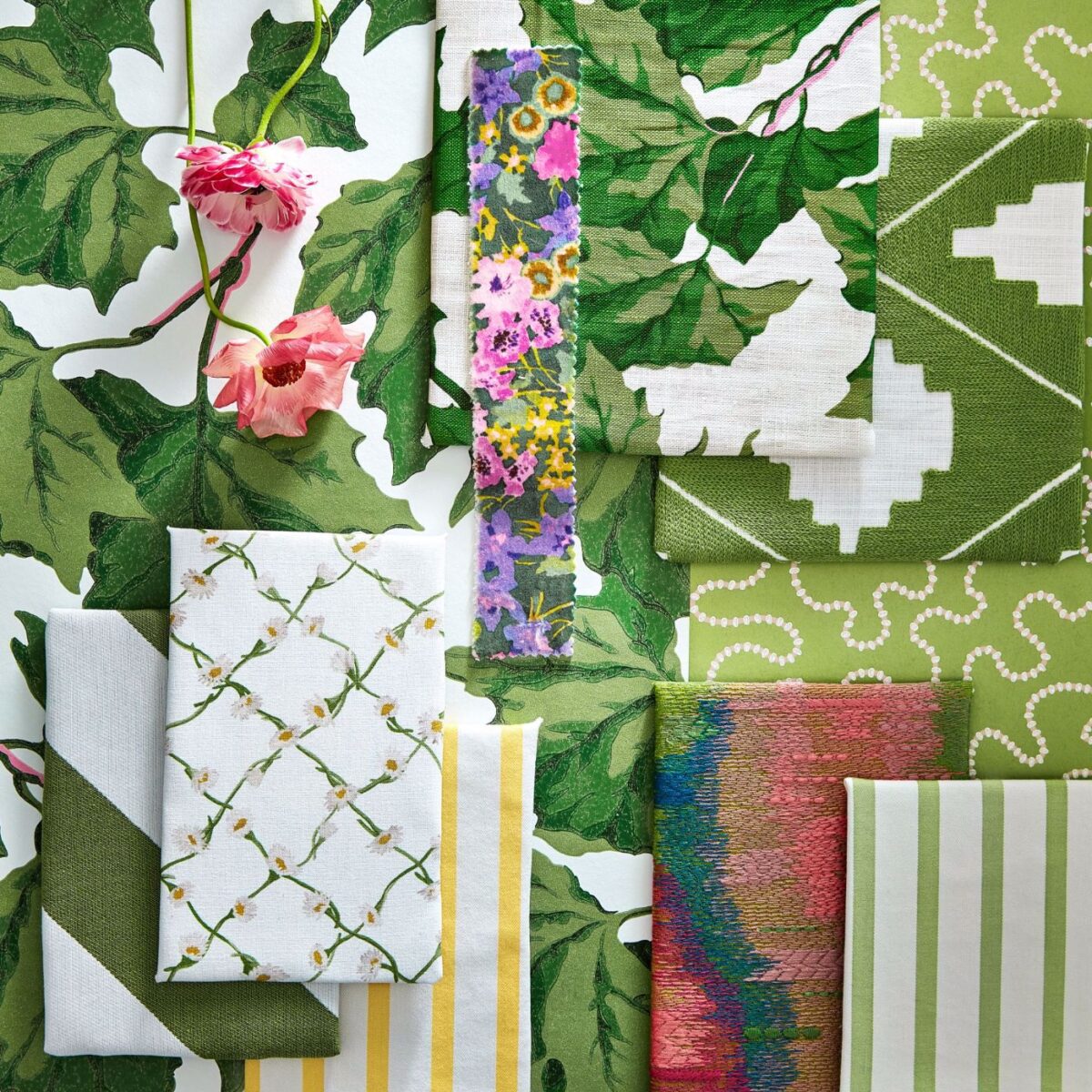 Daisy Trellis Fabric - Emerald / Pearl from