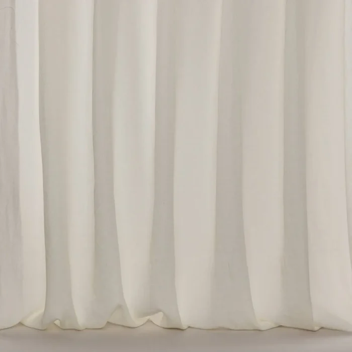 Bute Fabric - White fabric swatch F4029/01