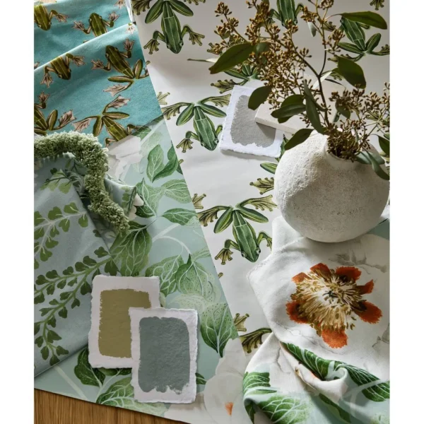Wood Frog Wallpaper - Wild Water / Chalk from