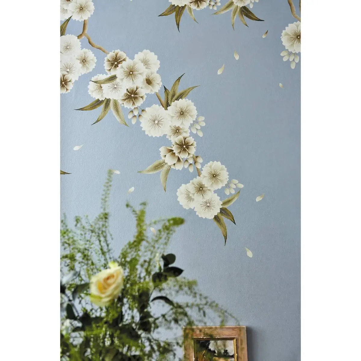 Rosa Wallpaper - Feather Grey / Paper Lantern / Oyster from