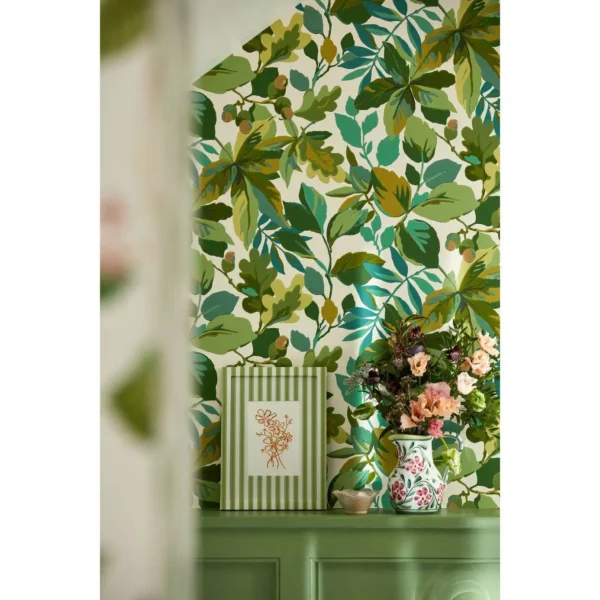 Robins Wood Wallpaper - Botanical Green from