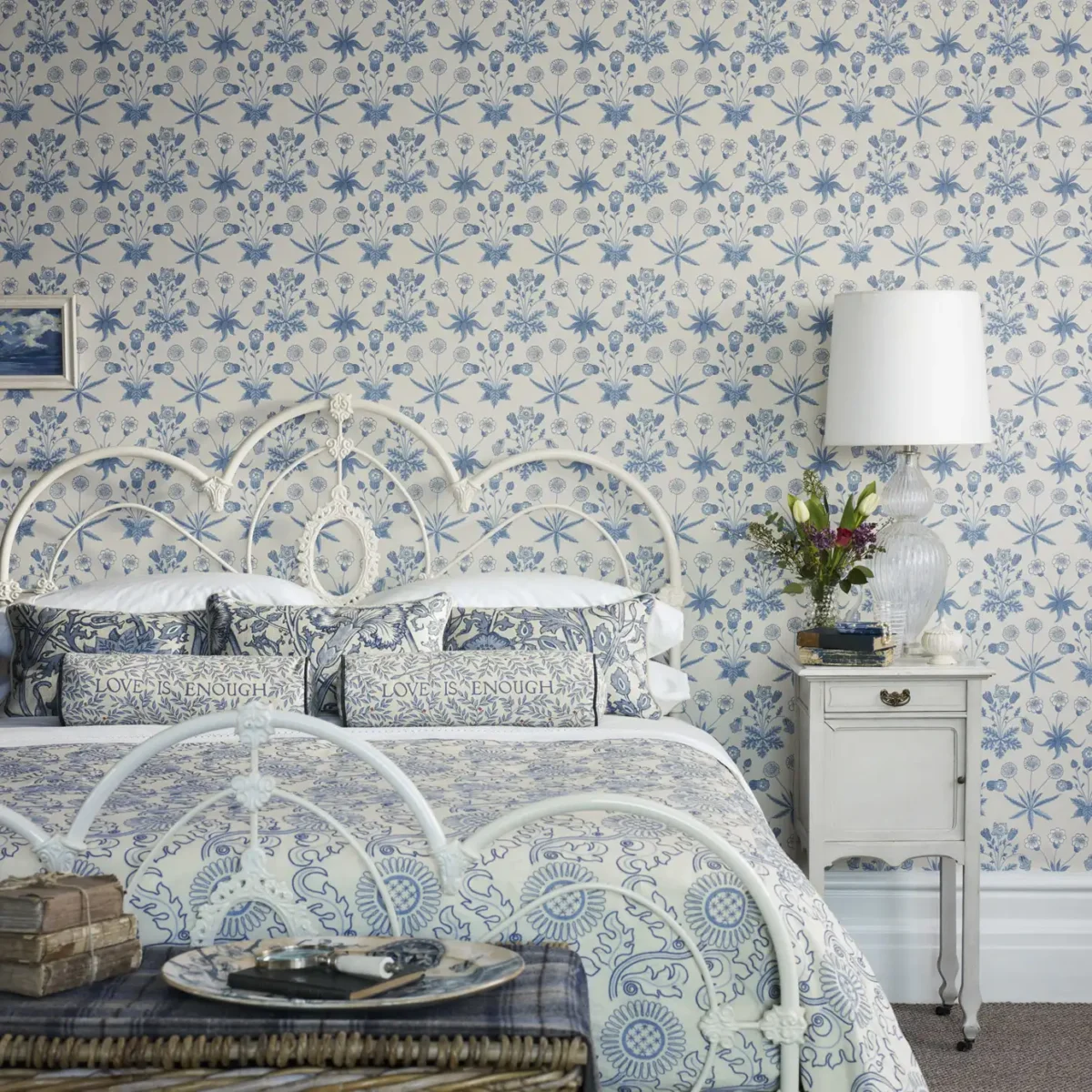 Daisy Wallpaper - Blue / Ivory from