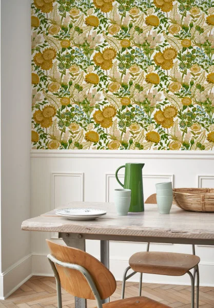 Saint Paul De Vence Wallpaper - Vert Anis / Jaune Soleil by yellow botanical wallpaper