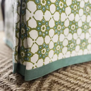 Green border on bottom of curtain