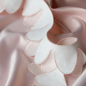 pink two tone scalloped border