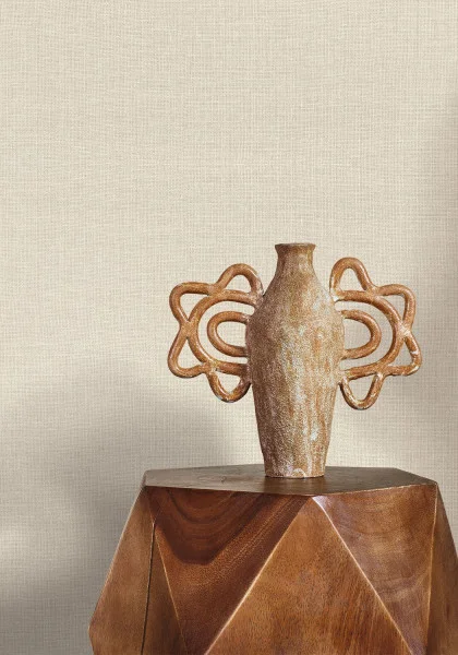 Lienzo Wallpaper - Ivoire by white plain wallpaper and wall with side table and vases