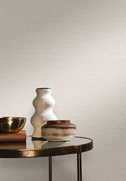 Occitan Wallpaper - Ivoire by white plain wallpaper and wall with coffee table and vases