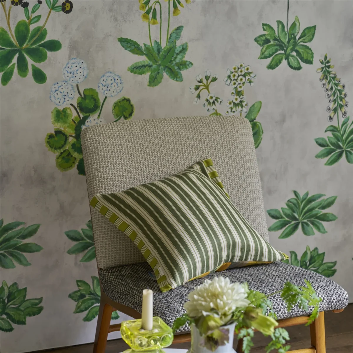 Primevère Wallpaper from Designers Guild Palette Provencale Wallpapers collection - green botanical